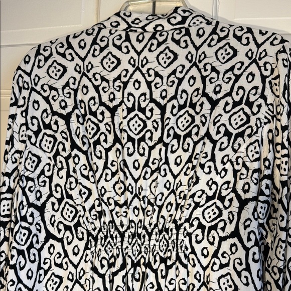 Soft Surroundings Black and White Notched Collar Blouse with Back Elastic Size L - Picture 5 of 8